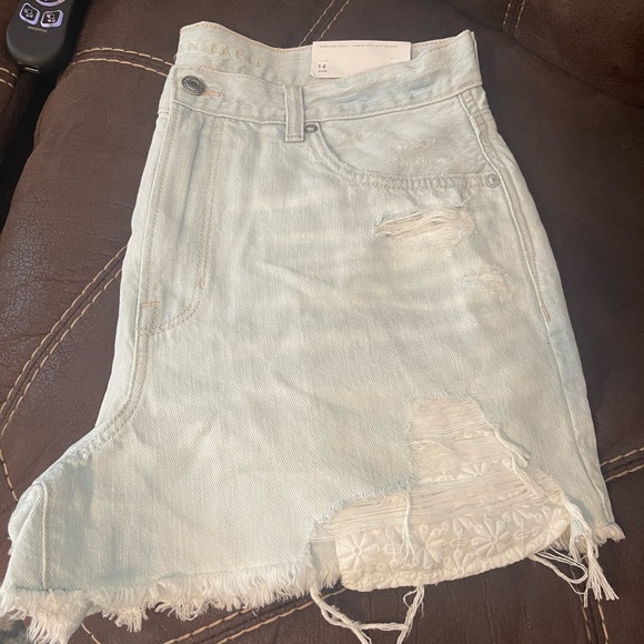 Super Hi-Rise Festival AE Denim Shorts! 🌊 - Picture 2 of 6